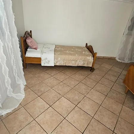 3 Rue Maurice Utrillo Guest house *