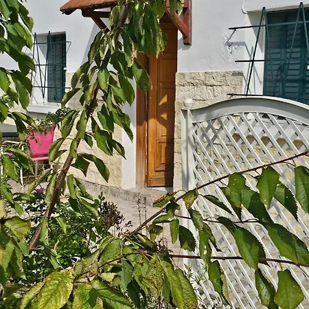 Guest house 3 Rue Maurice Utrillo *