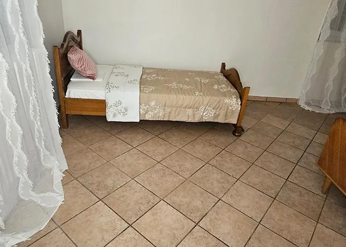 3 Rue Maurice Utrillo Vendégház 3*